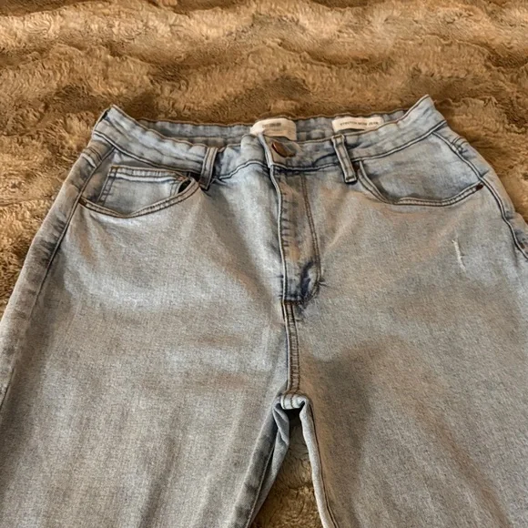 Cotton On Stretch Mom Jeans – Light Wash, Size 12 - Picture 2 of 13